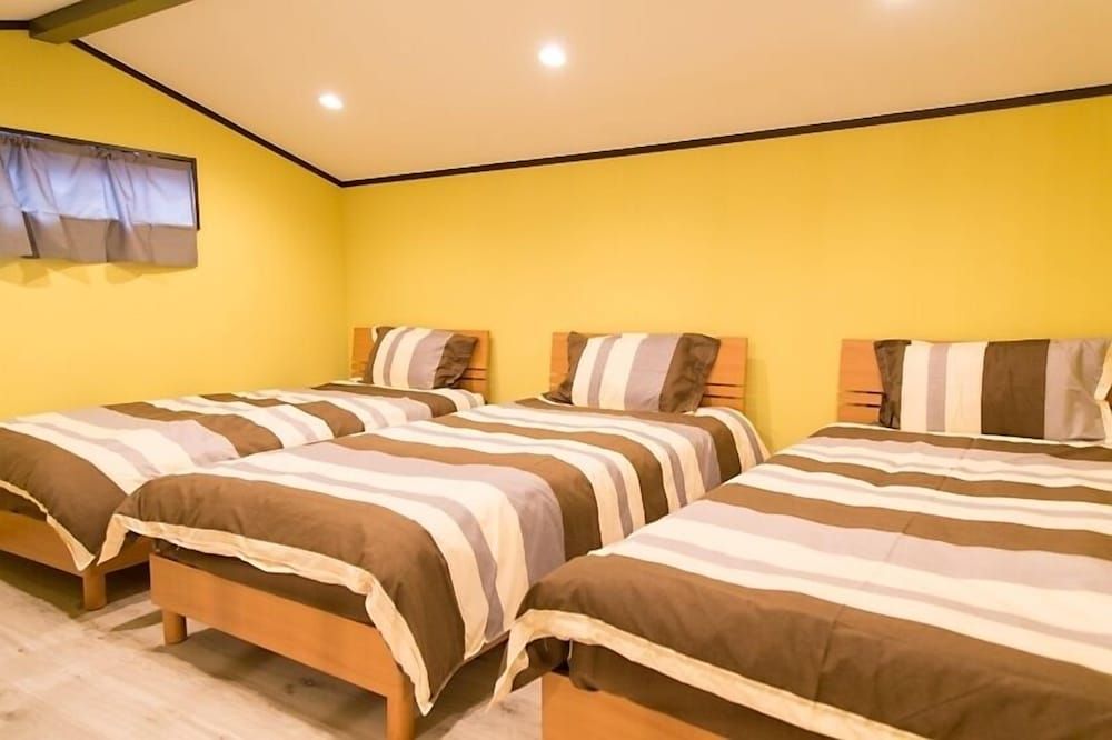 Room, Multiple Beds, Non Smoking, Private Bathroom