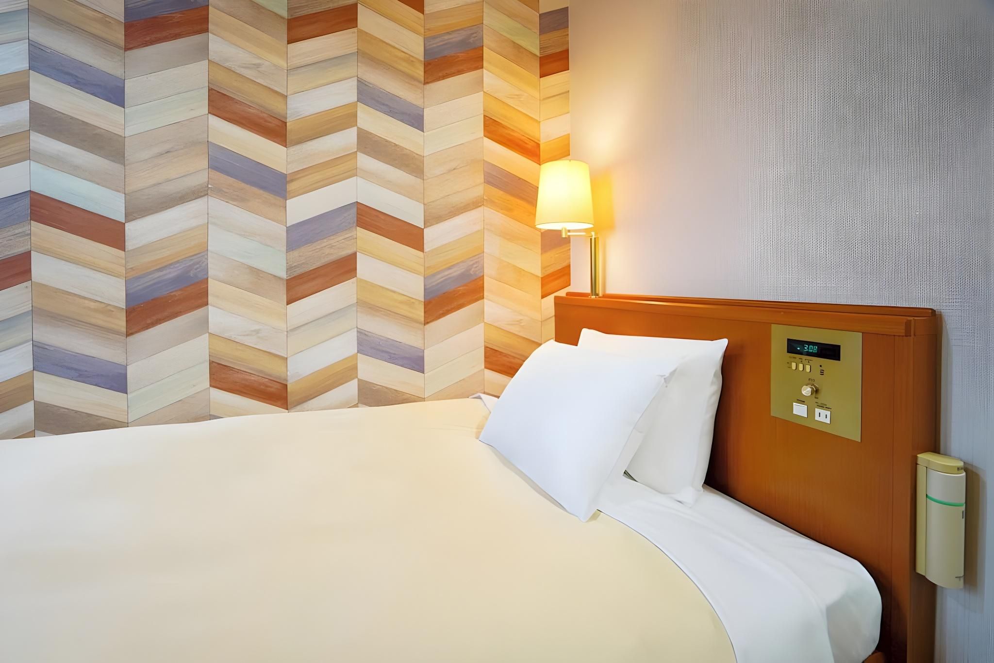 Single Room - Newly Renovated, Non-Smoking