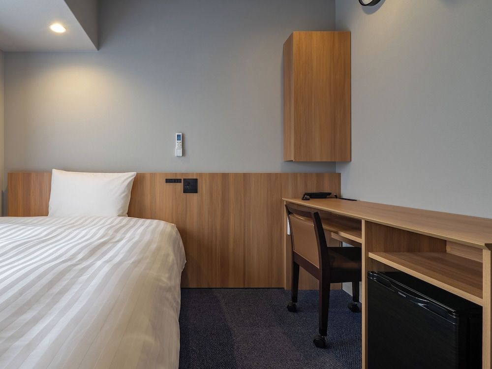 Single Room, Smoking