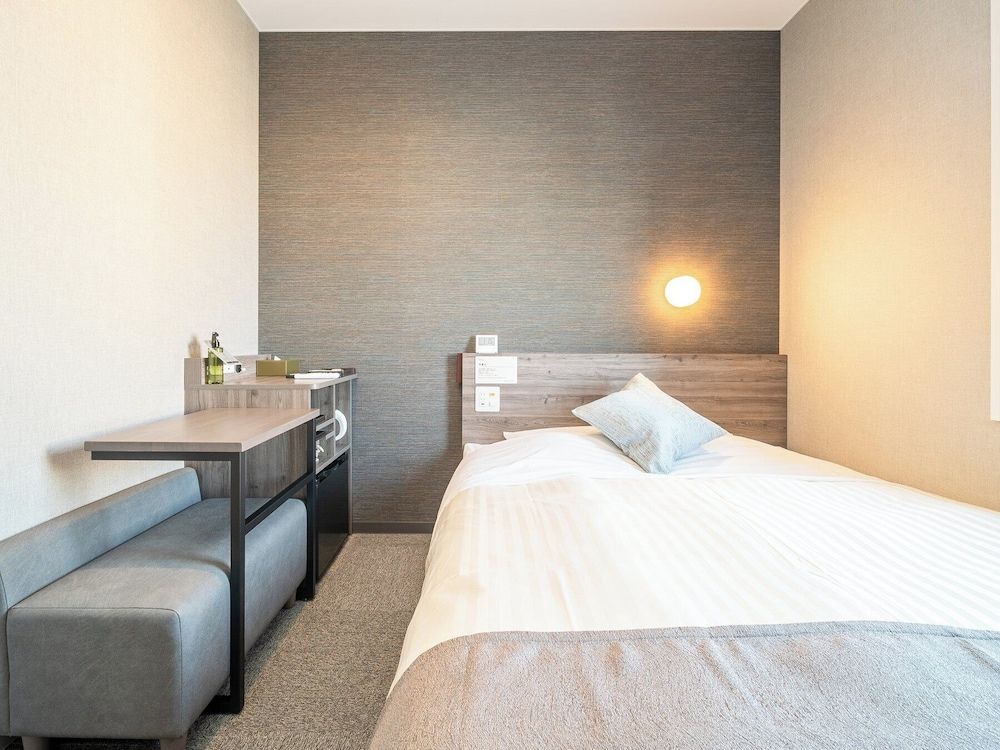 Room, Non Smoking (ROH,Max occupancy includes children)