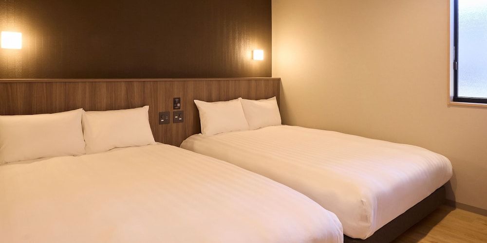 2 Double Beds + 2 Single Bed (Dog-Friendly) / 6 people capacity, Non Smoking