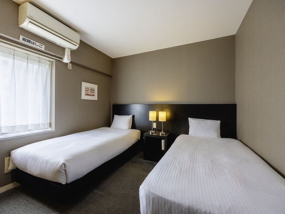 Economy Twin Room, Smoking