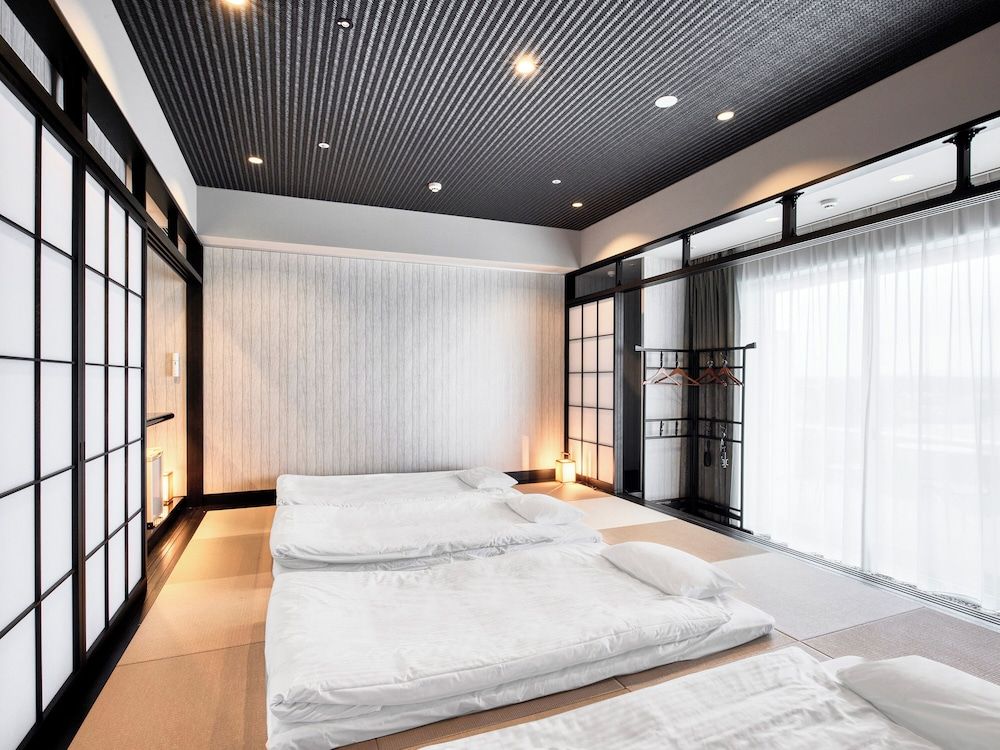 Room, Non Smoking (Alt Japanese)