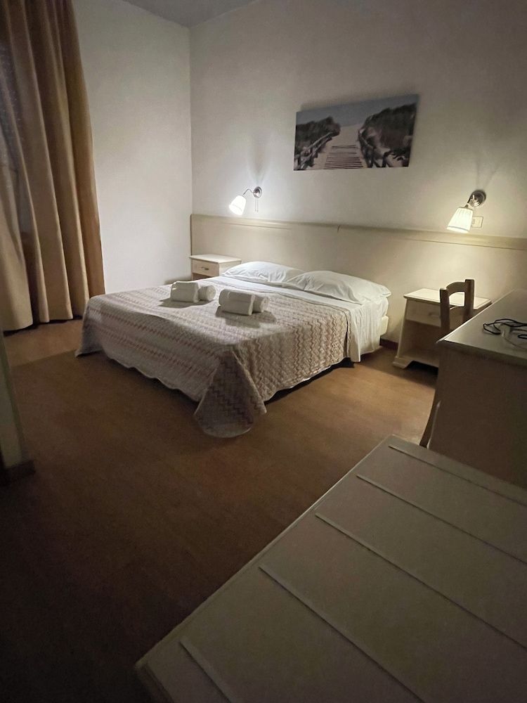 HOTEL ARISTON Classic Double or Twin Room 24