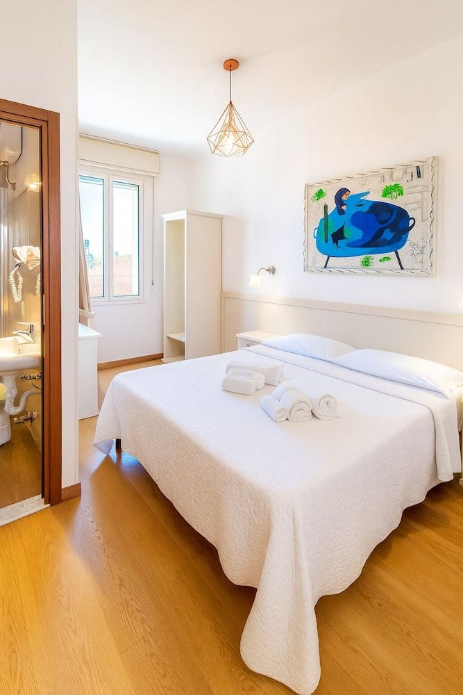 HOTEL ARISTON Classic Double or Twin Room 8