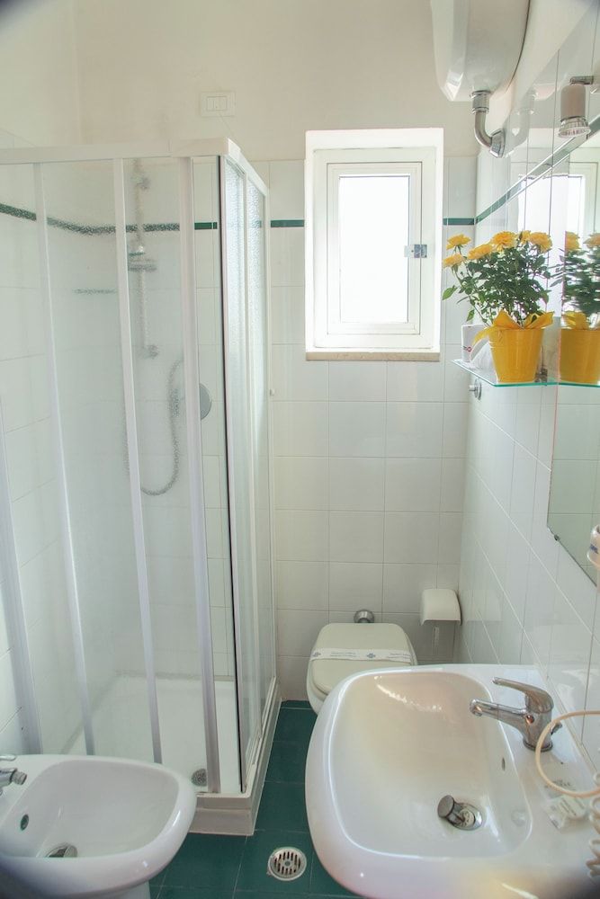 HOTEL ARISTON Economy Single Room 3