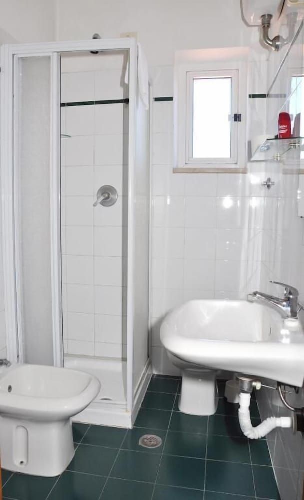 HOTEL ARISTON Economy Single Room 4