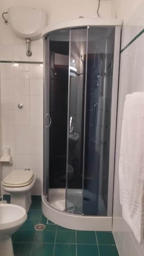 HOTEL ARISTON Classic Triple Room 9