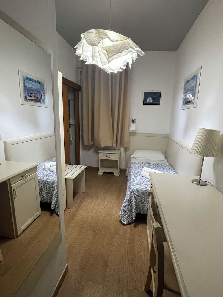 HOTEL ARISTON Economy Single Room 5