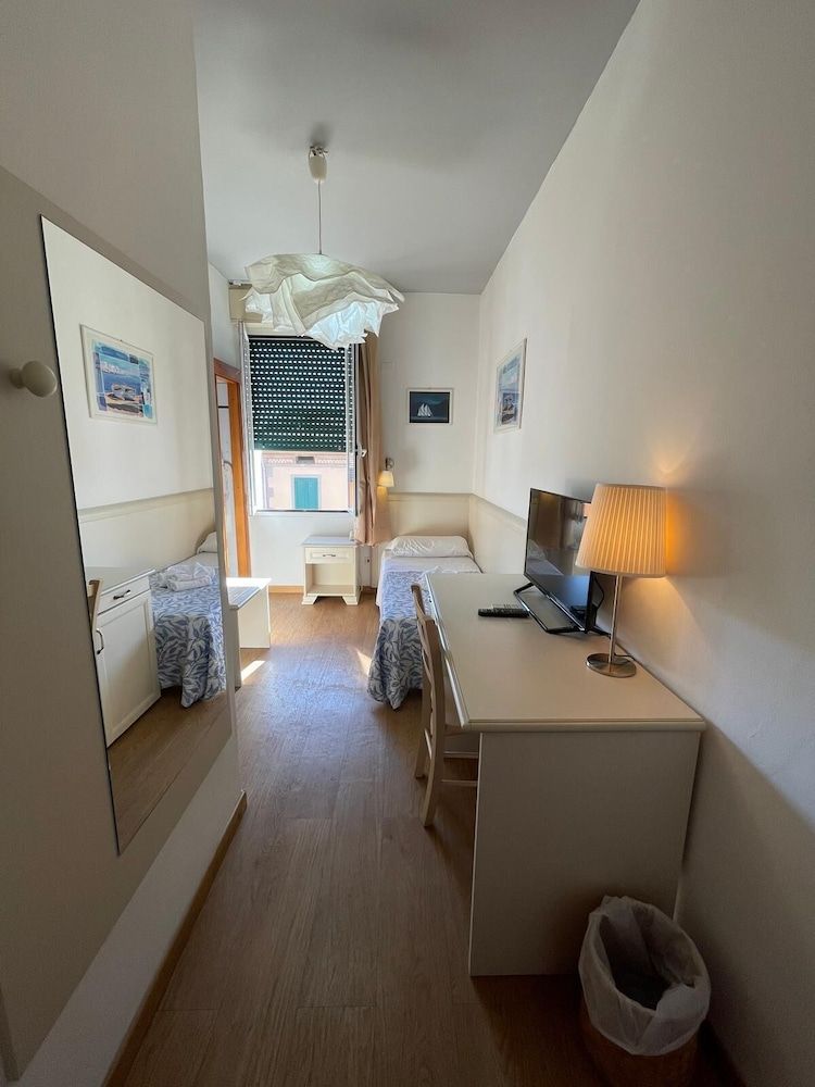 HOTEL ARISTON Economy Single Room 7