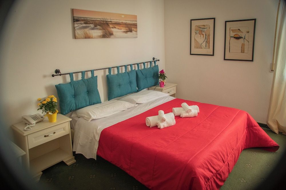 HOTEL ARISTON Classic Double or Twin Room 12