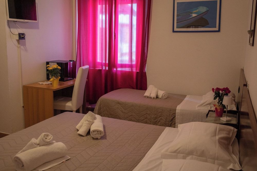 HOTEL ARISTON Classic Triple Room 7