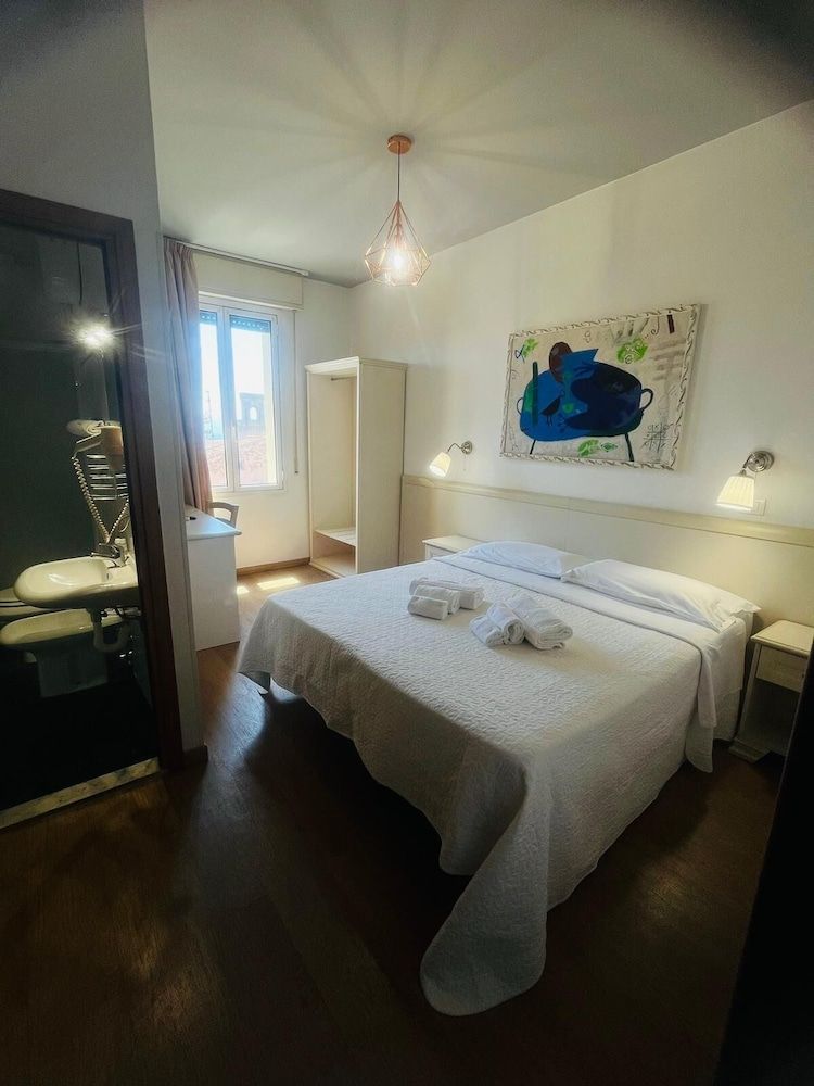 HOTEL ARISTON Classic Double or Twin Room 21