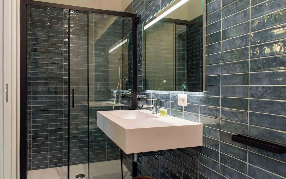 Opera Boutique Superior Double Room, City View 8