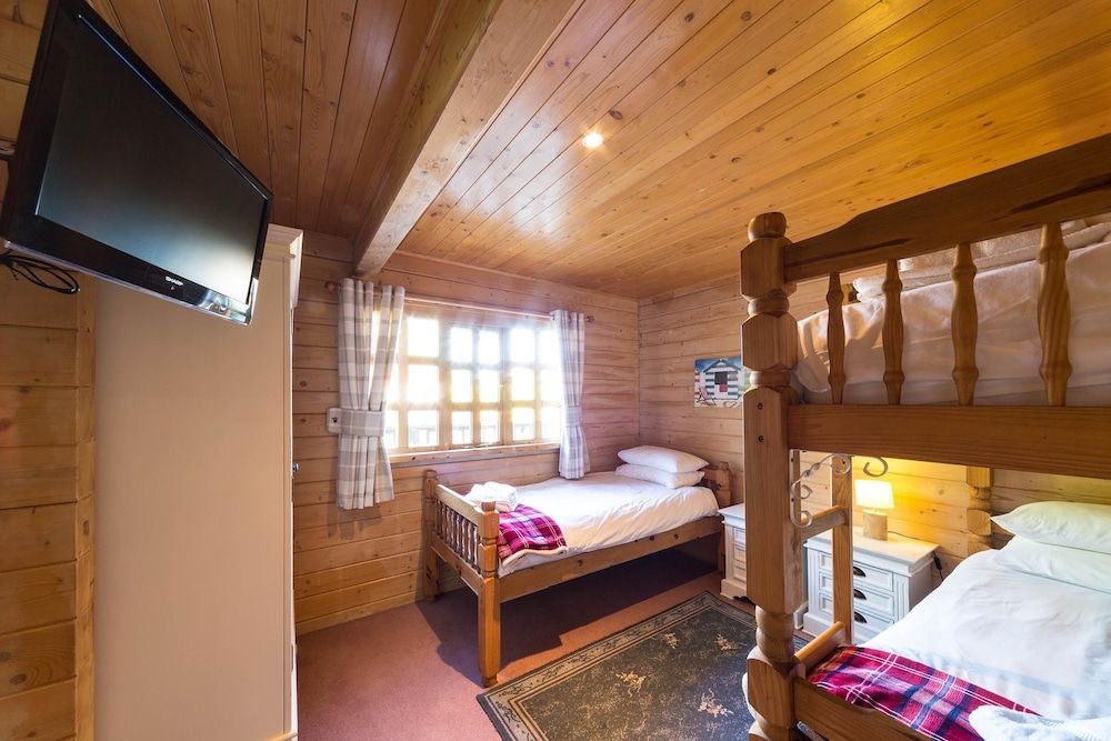 Pine Log Cabin