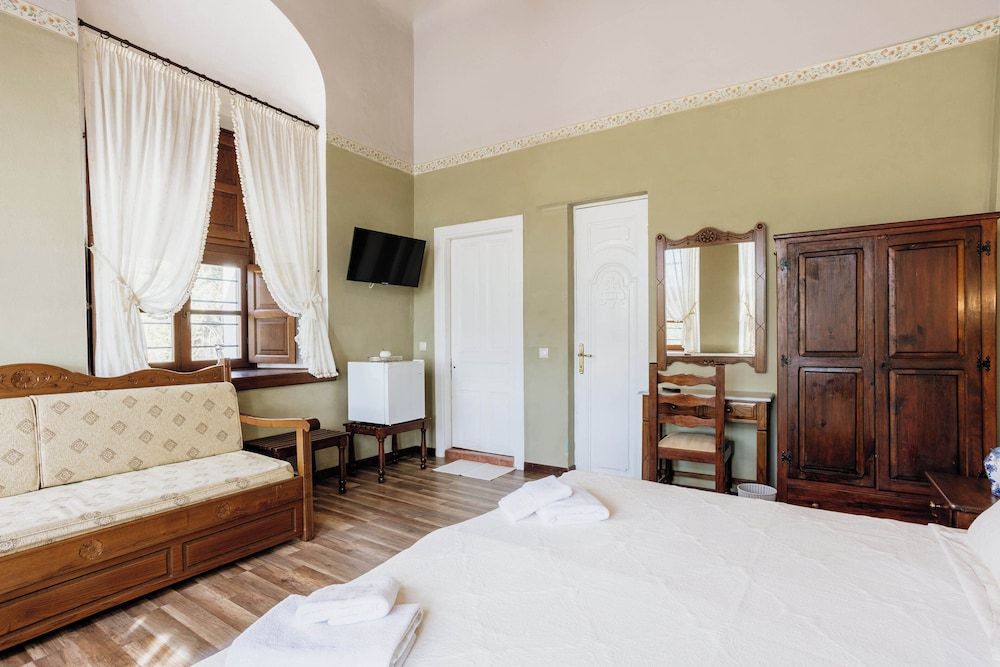 Superior, King and Sofa Bed, City or Mountain View