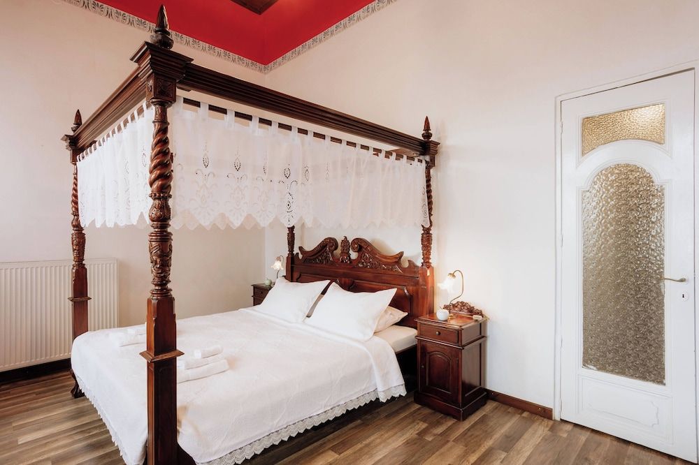 Luxury Suite, City or Courtyard View
