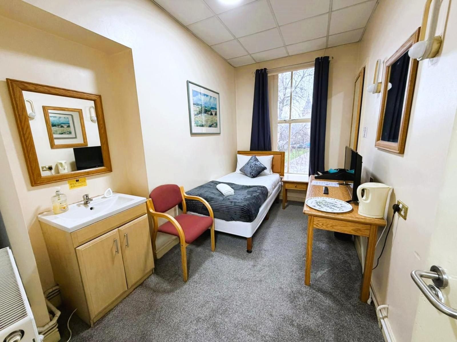 Single Room with Shared Bathroom