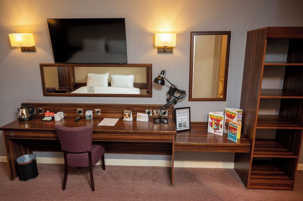 Fernhurst Lodge by Greene King Inns Standard Double Room 4