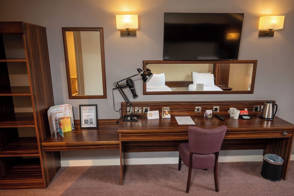 Fernhurst Lodge by Greene King Inns Twin Room 5