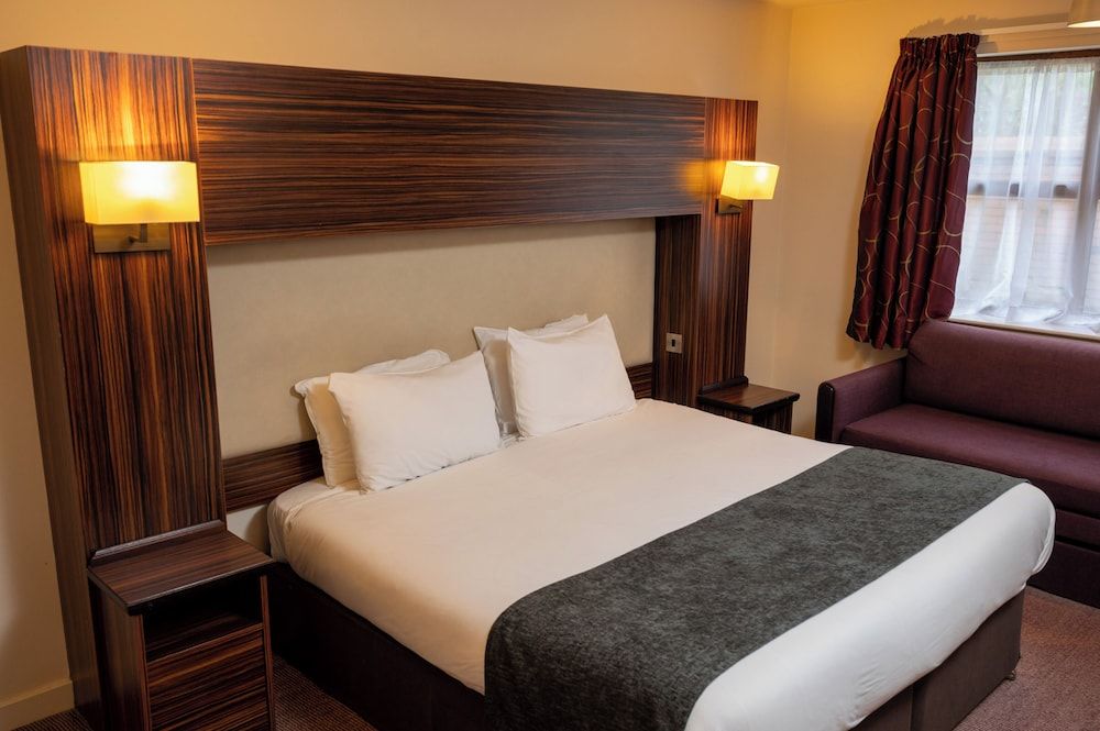 Fernhurst Lodge by Greene King Inns