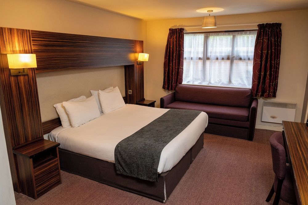 Fernhurst Lodge by Greene King Inns Standard Double Room