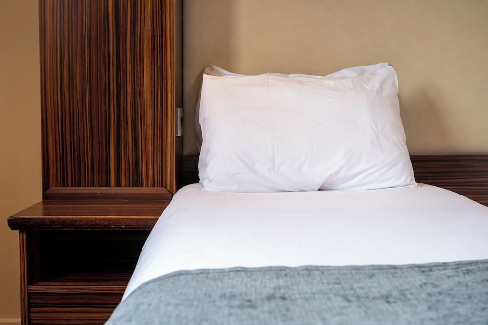 Fernhurst Lodge by Greene King Inns Twin Room 2