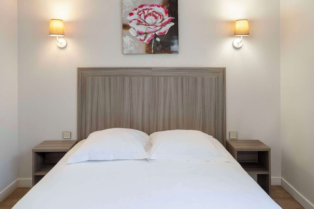 Sure Hotel by Best Western Saintes Standard Room, 1 Double Bed, Non Smoking 4