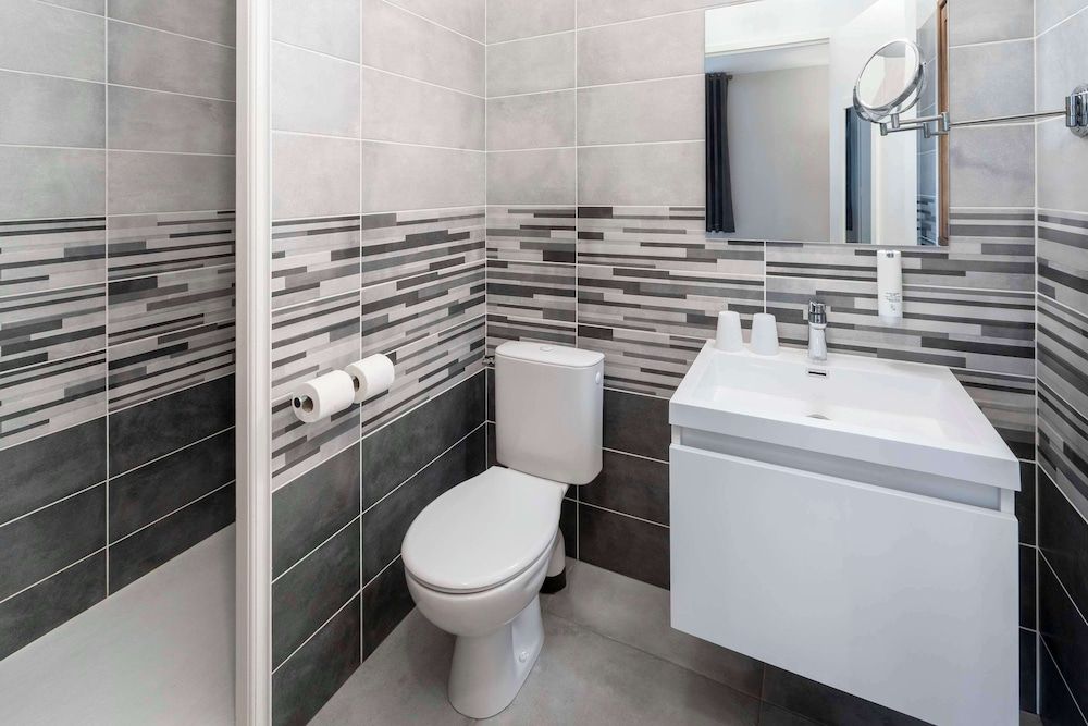 Sure Hotel by Best Western Saintes Standard Room, 2 Twin Beds, Non Smoking 7