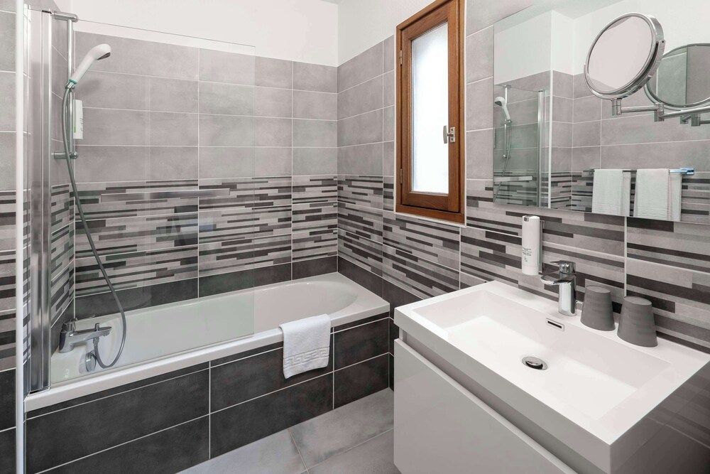 Sure Hotel by Best Western Saintes Standard Room, 2 Twin Beds, Non Smoking 8