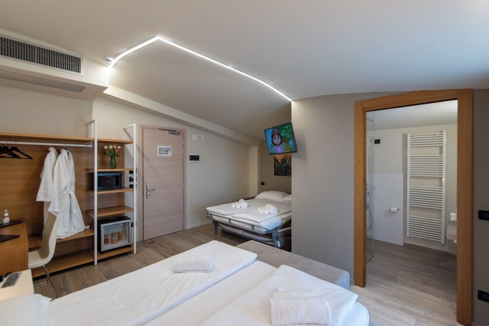 Ile Hotel Junior Suite Quadrupla con terrazzo 6