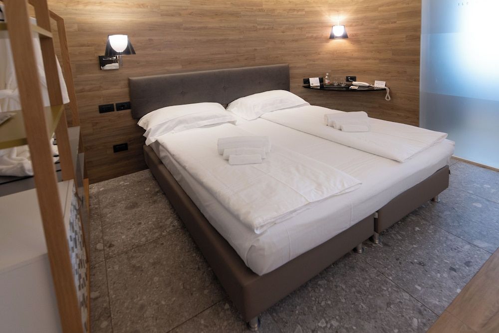 Ile Hotel Junior Suite Doppia con doccia a vista 6