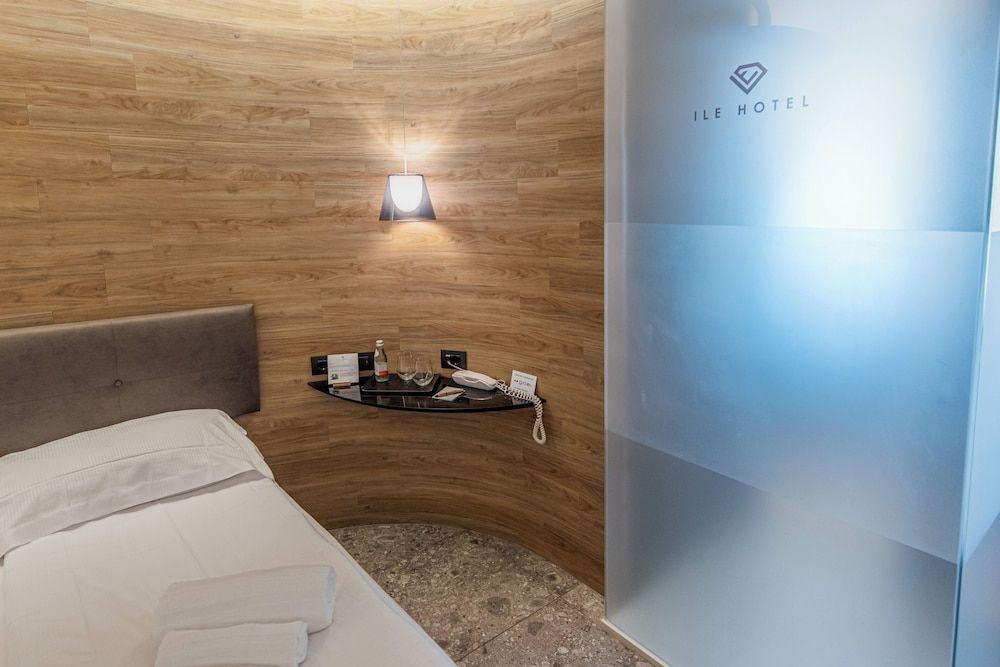 Ile Hotel Junior Suite Doppia con doccia a vista 14