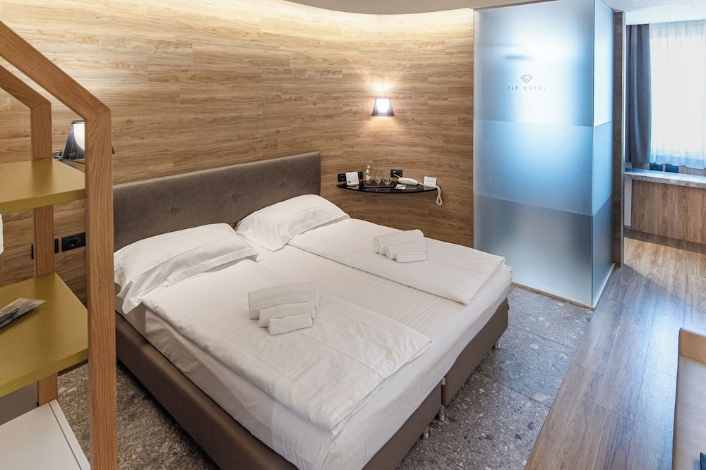 Ile Hotel Junior Suite Doppia con doccia a vista 2