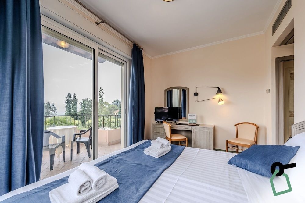 Hotiday Room Collection - Stresa Classic Double Room, Balcony 7