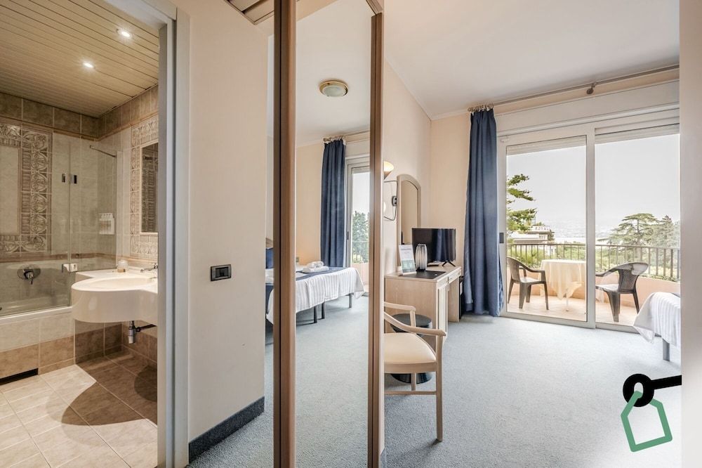 Hotiday Room Collection - Stresa Superior Double Room, Balcony, Lake View 10