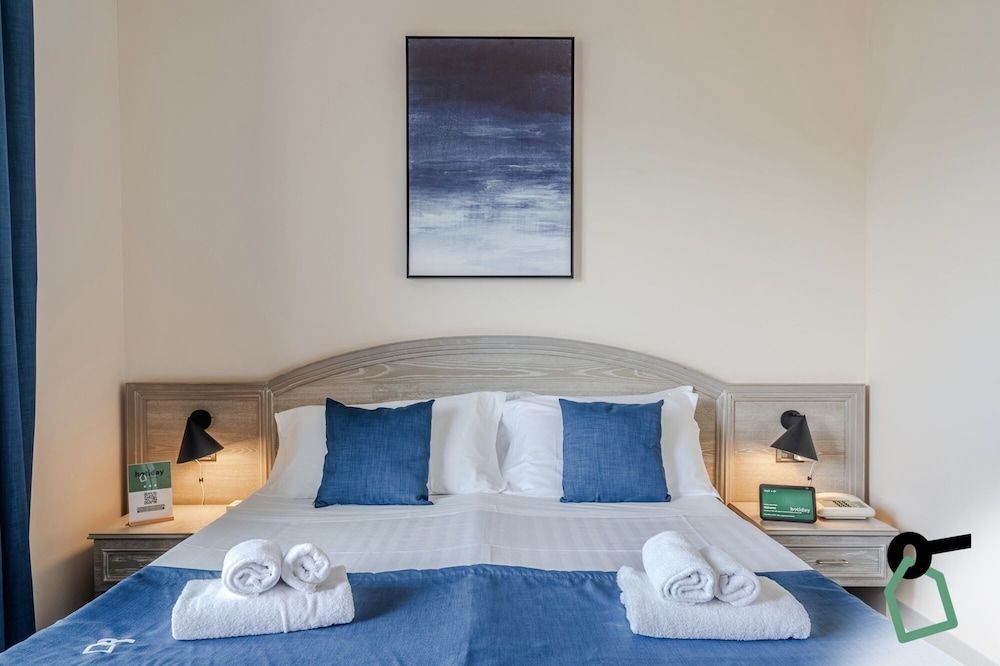 Hotiday Room Collection - Stresa Superior Double Room, Balcony, Lake View