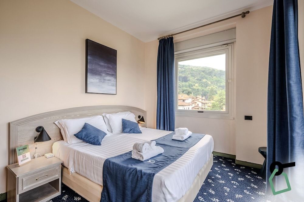 Hotiday Room Collection - Stresa Classic Double Room, Balcony 9