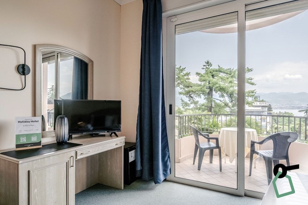 Hotiday Room Collection - Stresa Superior Double Room, Balcony, Lake View 12