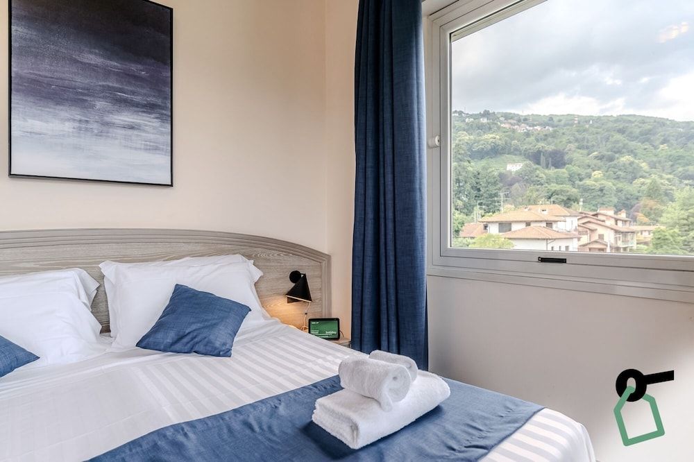 Hotiday Room Collection - Stresa Classic Double Room, Balcony 12