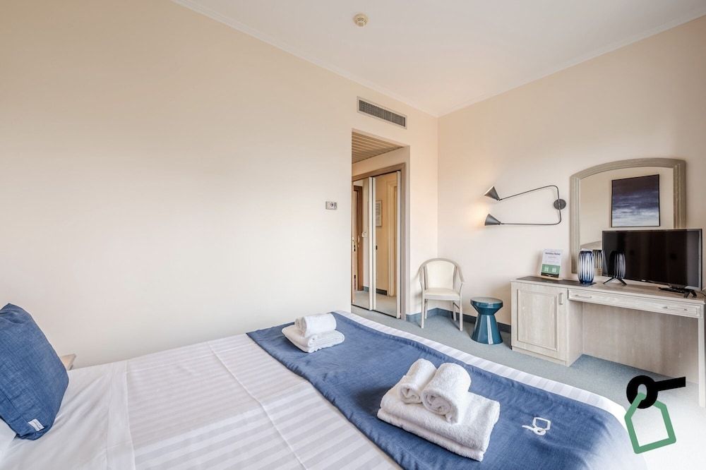 Hotiday Room Collection - Stresa Superior Double Room, Balcony, Lake View 3