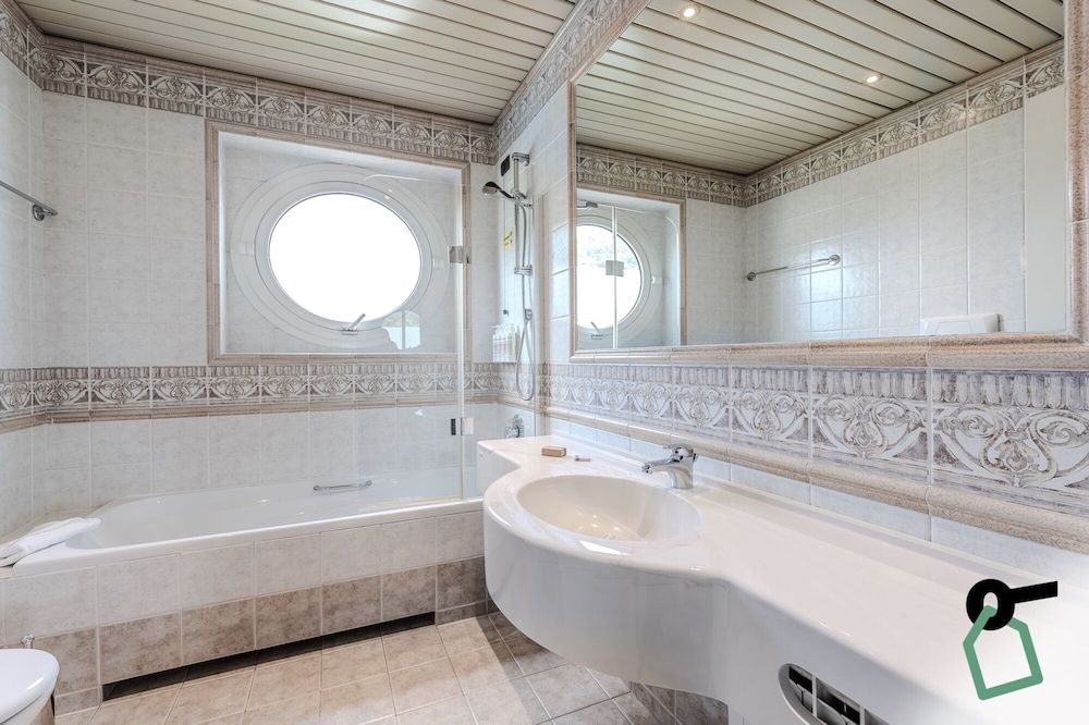 Hotiday Room Collection - Stresa Classic Double Room, Balcony 14