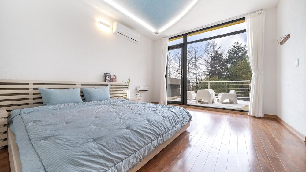 Hoengseong Withpet Village Basic Room, 3 Bedrooms (Yellow Room)