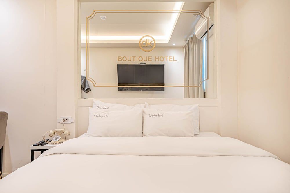 DK Hotel Standard Room 4
