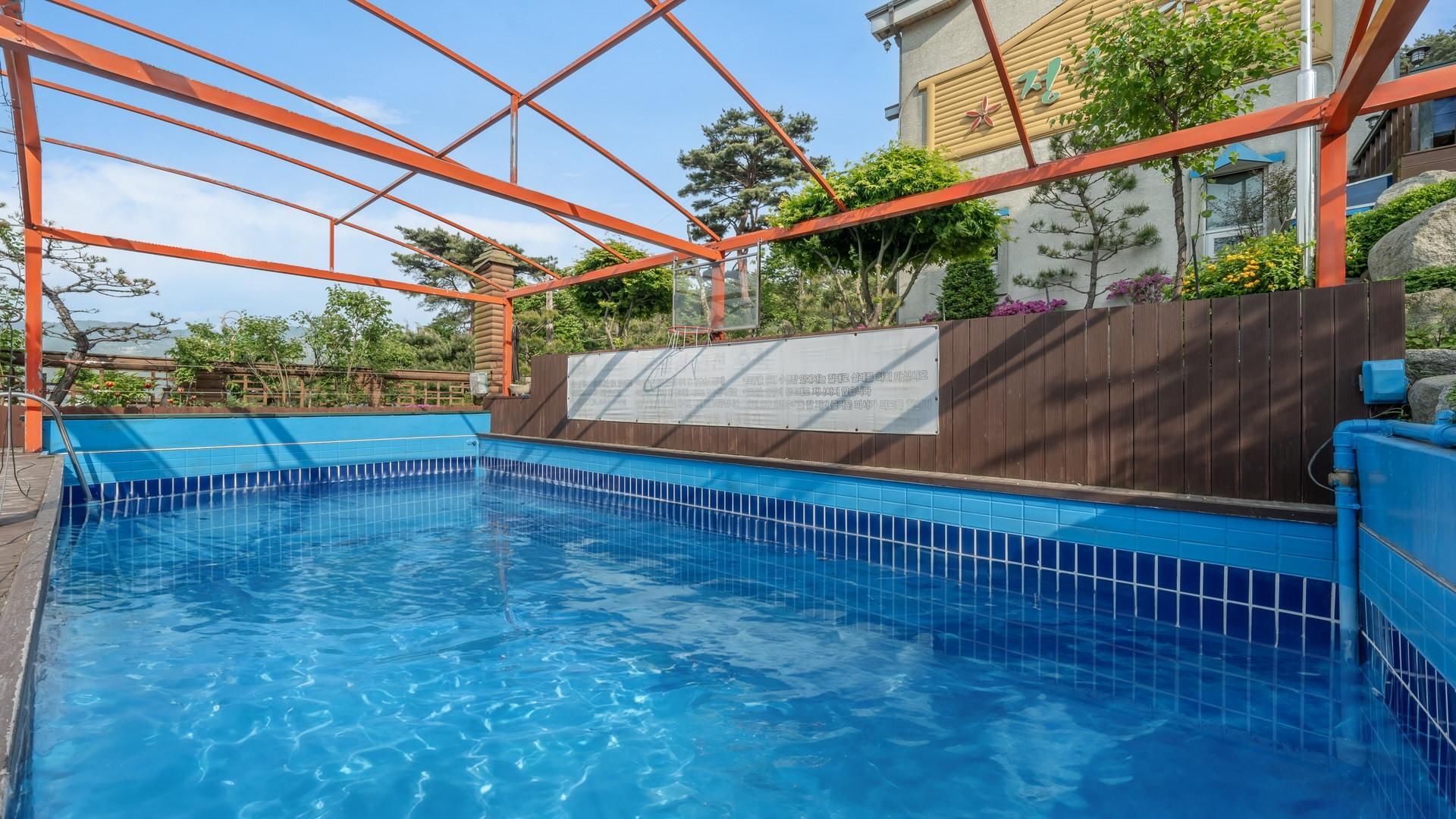 acaee321eaa6eca5f6fa873c2d378e01