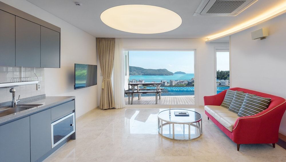 Friemily Pool Villa & Hotel Pool Villa Family Gold Room 2