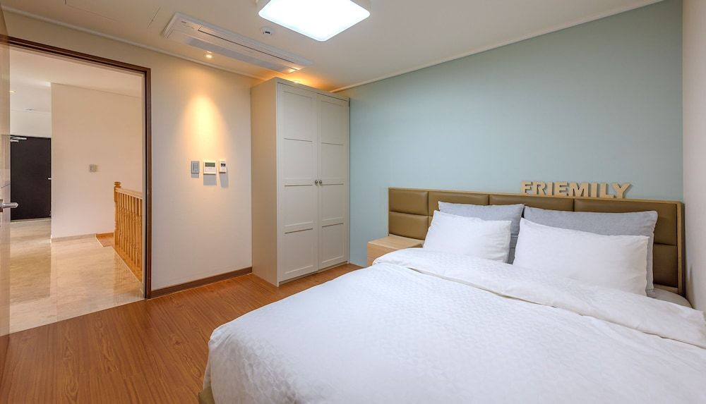 Friemily Pool Villa & Hotel Pool Villa Family Royal Room 2