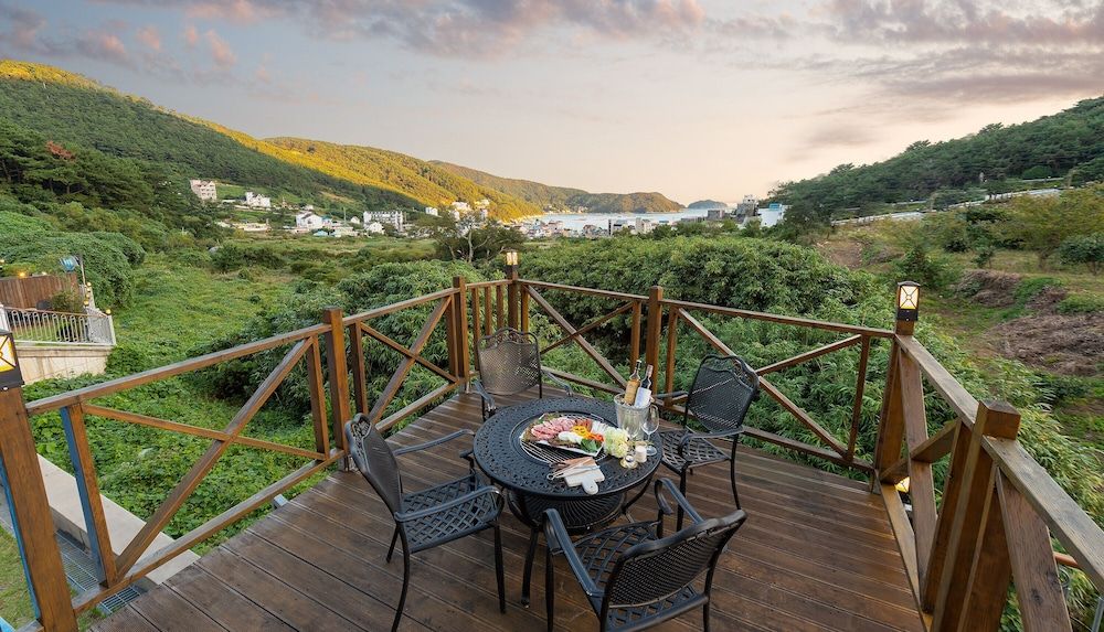 Friemily Pool Villa & Hotel Pool Villa Family Royal Room 3