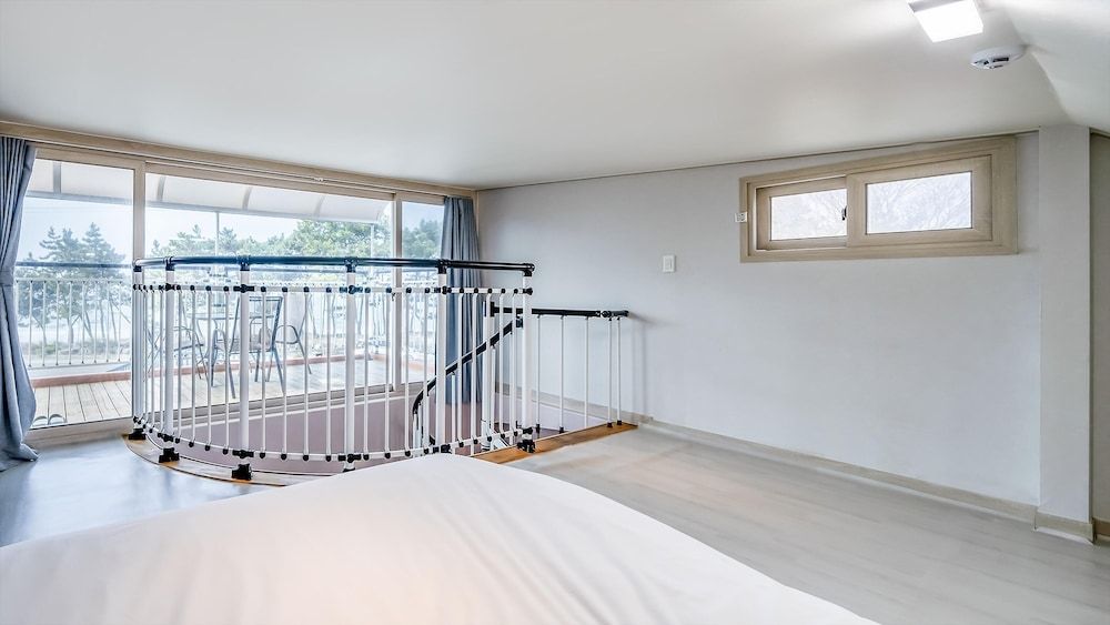 Boeryeong Rainbow Oceanview Pension Basic Room, 1 Bedroom (Room 101, Building A)