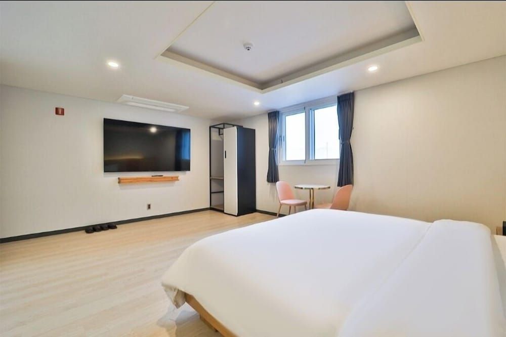 Hotel 701 Superior Room 9